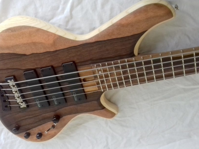 Revo Z Electric Bass Lutherie LEGG 5 Strings Natural Wood
