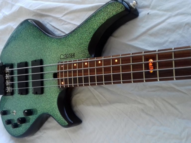 Revo HG Electric Bass Lutherie LEGG 4 Strings LED Glitter